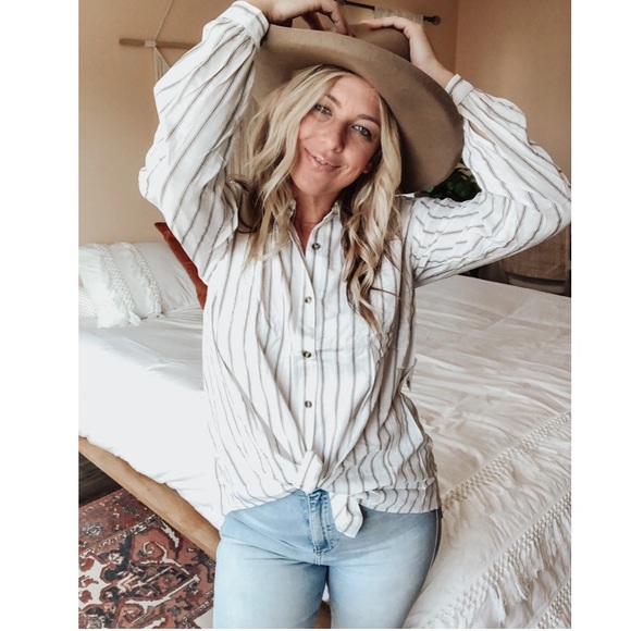 STRIPED BUTTON DOWN BACK LACE TOP - Picture 3 of 8